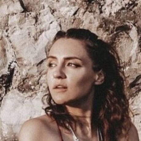 Naakte gelekte OnlyFans-foto van Regina Hixt