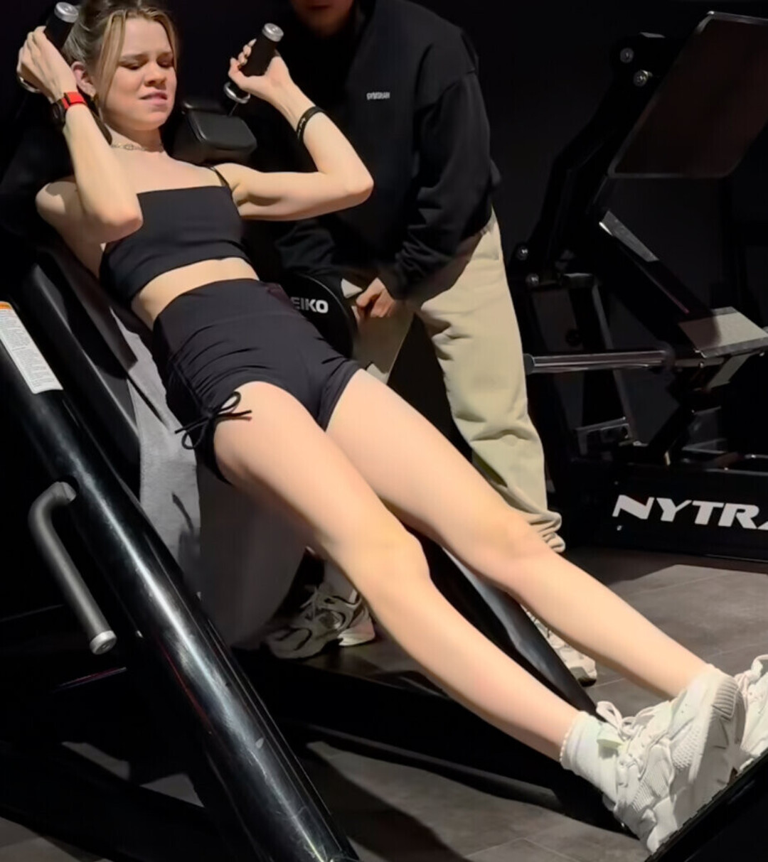 Naakte gelekte OnlyFans-foto van Lea Peach #1130