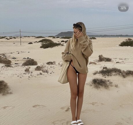 Naakte gelekte OnlyFans-foto van Lili Hamann