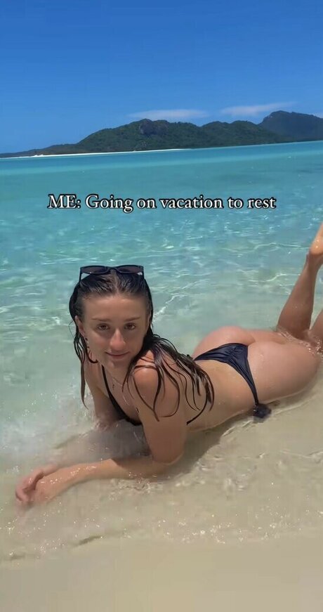 Naakte gelekte OnlyFans-foto van Rhiannonhikes