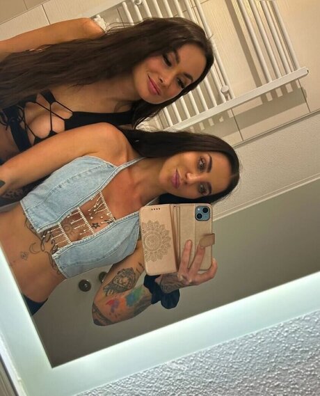 Naakte gelekte OnlyFans-foto van Ciiiindi