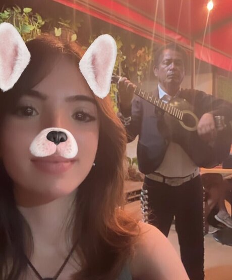 Gabriela Bee