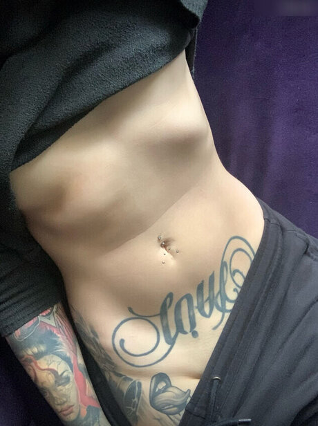 Naakte gelekte OnlyFans-foto van Bella Isadora