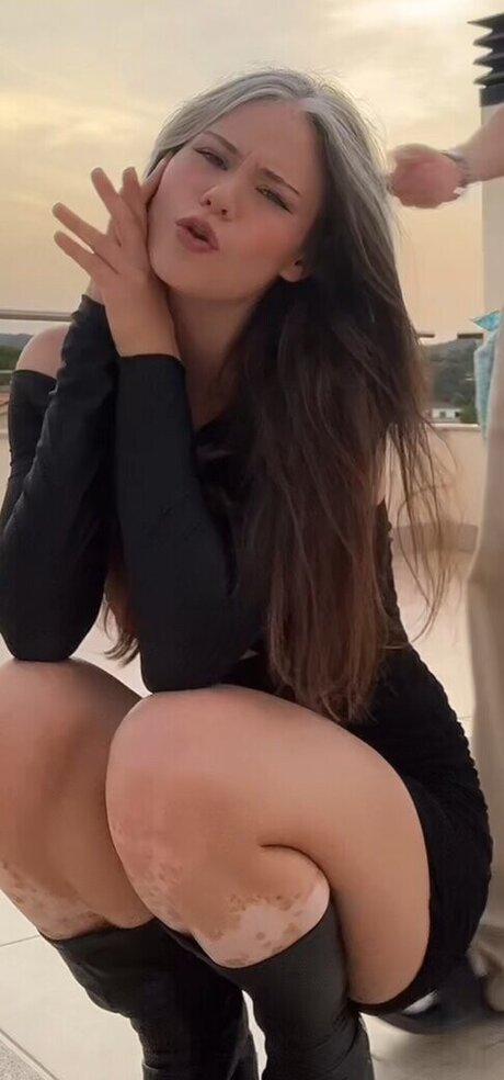 Naakte gelekte OnlyFans-foto van Nadinebreaty