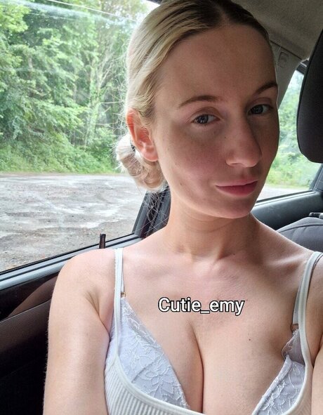 Naakte gelekte OnlyFans-foto van Cutieemy