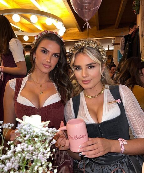 Naakte gelekte OnlyFans-foto van Laura Block