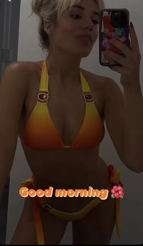Naakte gelekte OnlyFans-foto van Laura Block
