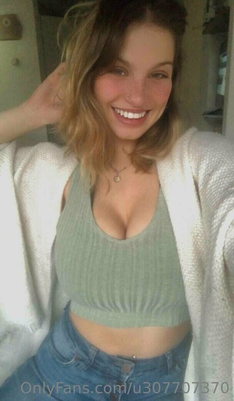Naakte gelekte OnlyFans-foto van Leasanz