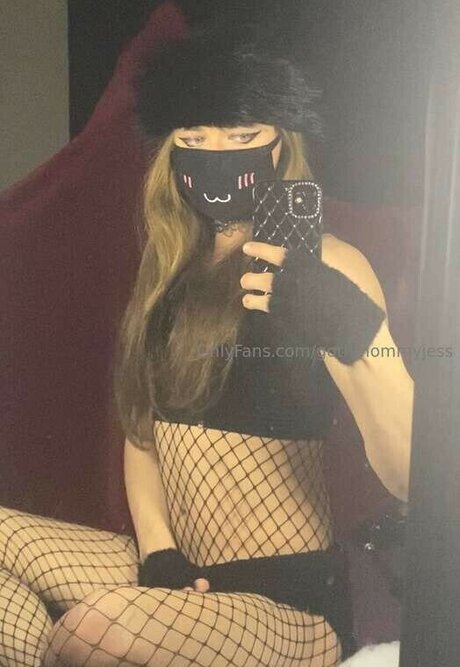 Naakte gelekte OnlyFans-foto van Gothmommyjess