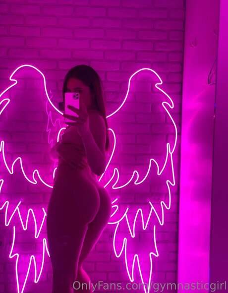 Naakte gelekte OnlyFans-foto van Gymnasticgirl