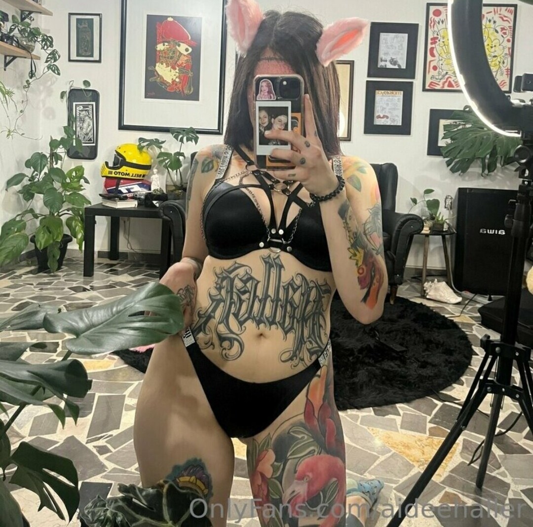 Naakte gelekte OnlyFans-foto van Aidee Haller #4 Naakte gelekte OnlyFans-foto van Aidee Haller #4