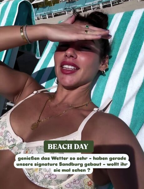 Naakte gelekte OnlyFans-foto van Sarah Engels