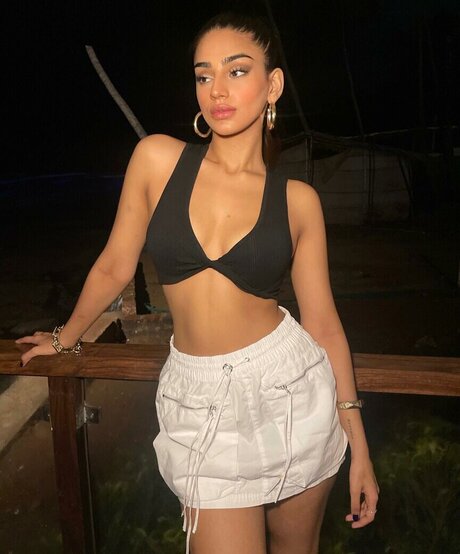 Naakte gelekte OnlyFans-foto van Pakhi Gadh