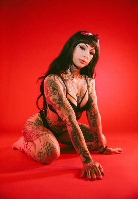 Naakte gelekte OnlyFans-foto van Yourlilangeldoll