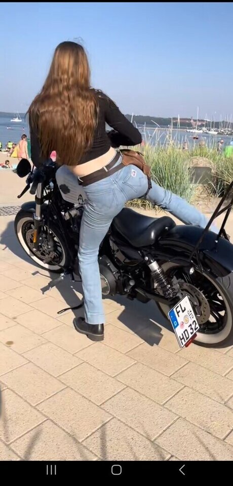 Affe auf Bike
