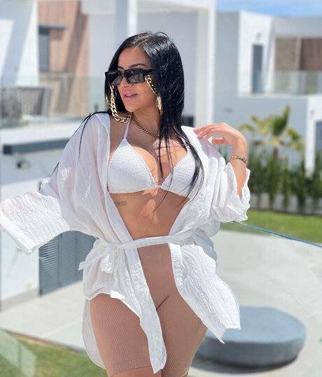 Naakte gelekte OnlyFans-foto van Leyla Lahouar