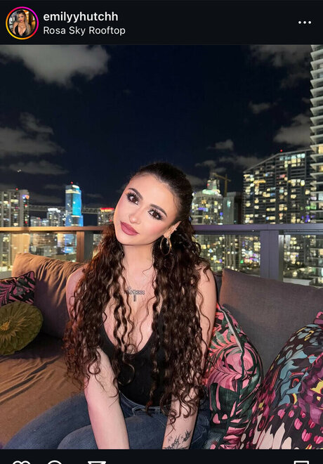 Naakte gelekte OnlyFans-foto van Emilyyhutchh