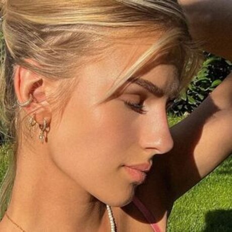 Naakte gelekte OnlyFans-foto van Sophie Schnur