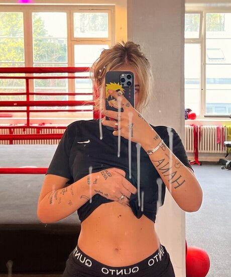 Loredana Zefi