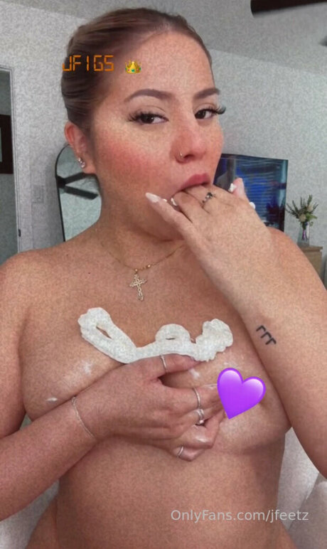 Naakte gelekte OnlyFans-foto van Jackie Figueroa
