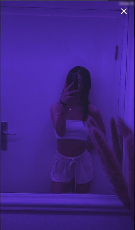 Naakte gelekte OnlyFans-foto van Elenafee