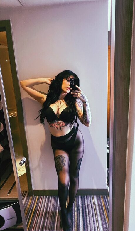Lizzi Blake