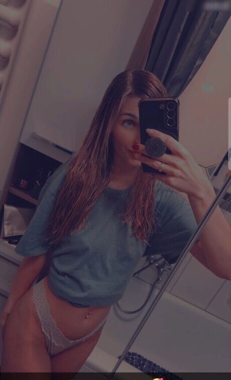Naakte gelekte OnlyFans-foto van Itssunny93