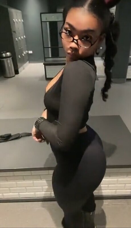 Naakte gelekte OnlyFans-foto van Goldenbihxo
