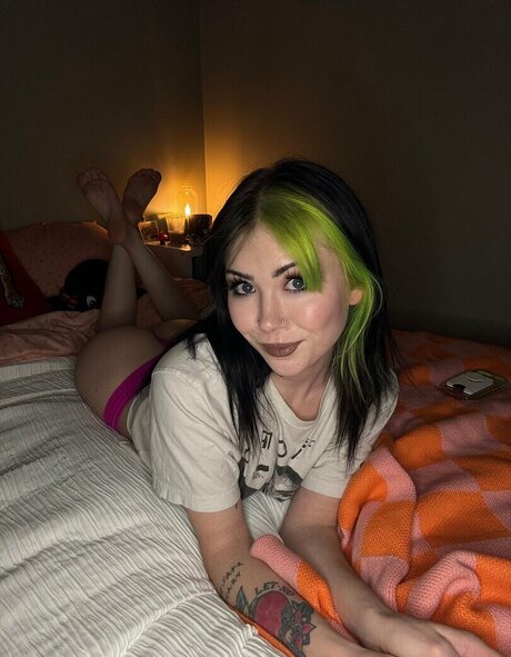 Naakte gelekte OnlyFans-foto van Kornsalsa