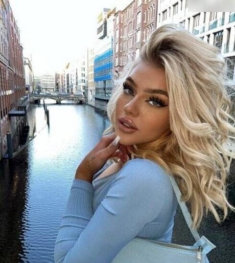 Elaine Victoria