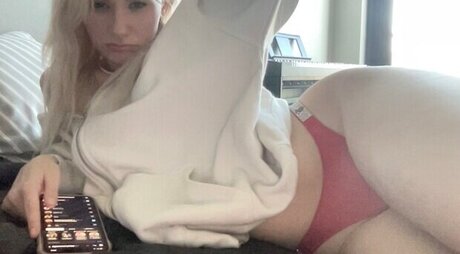 Naakte gelekte OnlyFans-foto van Elissa Beck