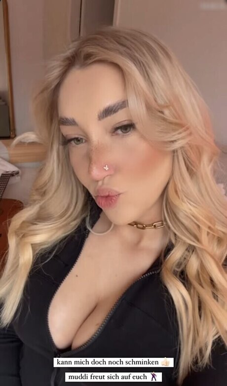 Naakte gelekte OnlyFans-foto van Starletnova