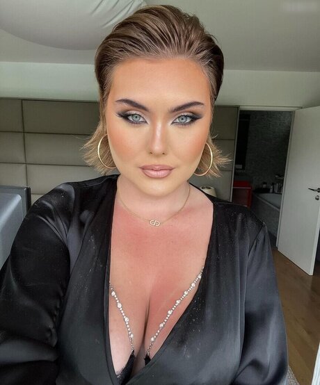 Naakte gelekte OnlyFans-foto van Johannamuellner