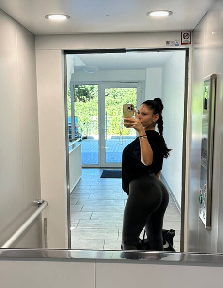 Naakte gelekte OnlyFans-foto van Kaderimxx