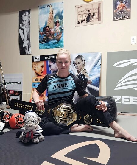 Naakte gelekte OnlyFans-foto van Valentina Shevchenko