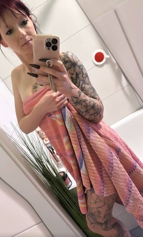 Naakte gelekte OnlyFans-foto van Nicole Anna