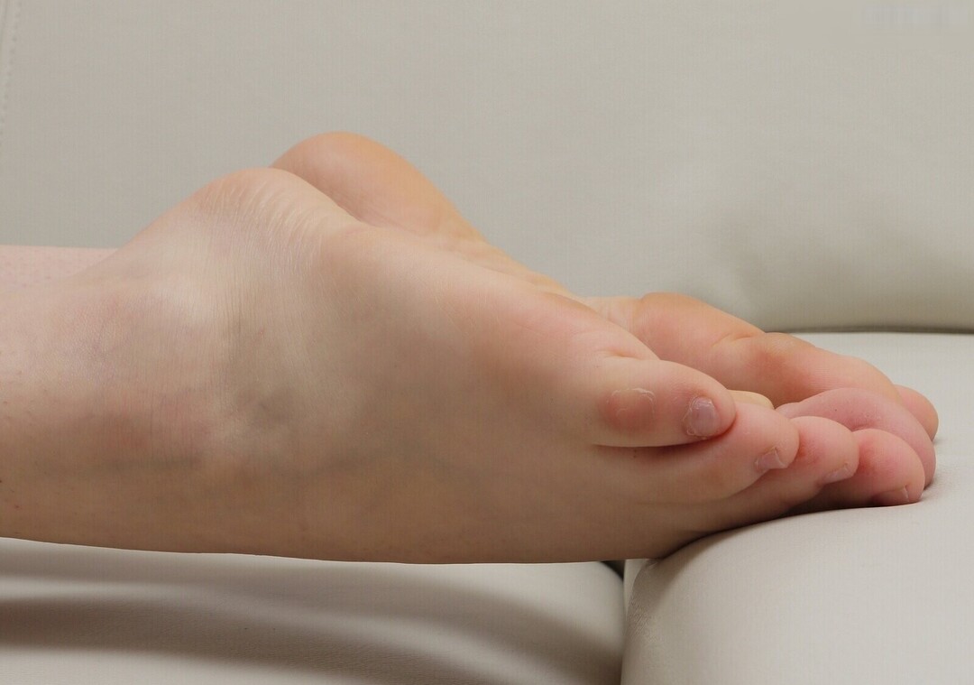 Naakte gelekte OnlyFans-foto van Footlovegirls #1017