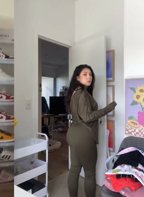 Naakte gelekte OnlyFans-foto van Asmr Jade
