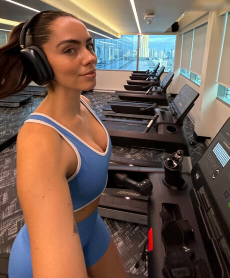 Naakte gelekte OnlyFans-foto van Herstoryfeed
