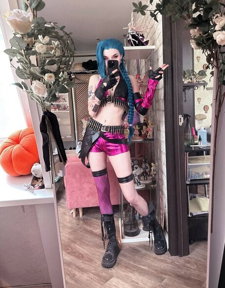 Naakte gelekte OnlyFans-foto van Sasha Gaier