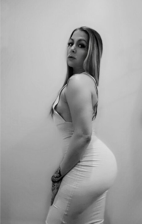 Leah Luv