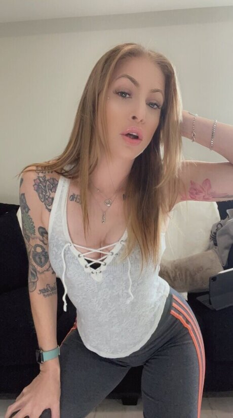 Leah Luv