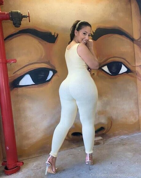 Naakte gelekte OnlyFans-foto van Jenbrasil