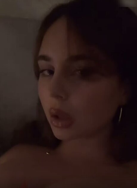 Naakte gelekte OnlyFans-foto van Luisa Senn