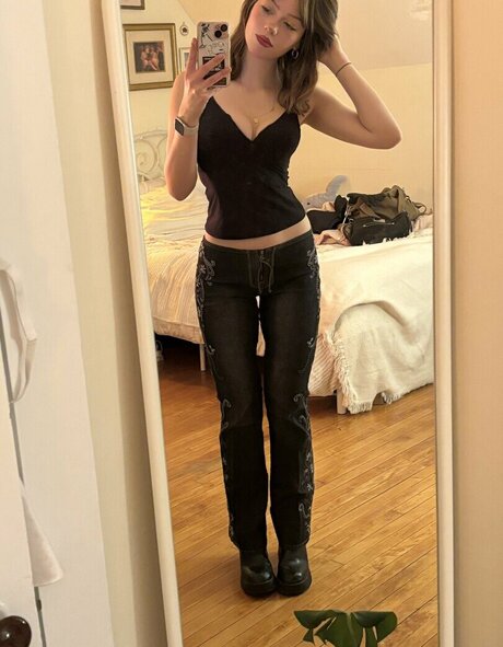 Naakte gelekte OnlyFans-foto van Finseaa