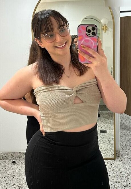 Naakte gelekte OnlyFans-foto van Anakakfit
