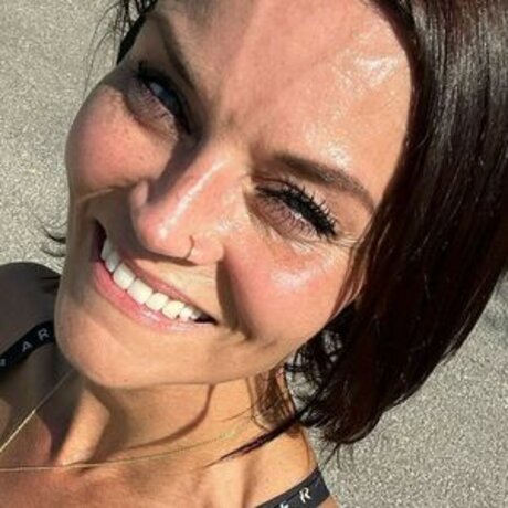 Naakte gelekte OnlyFans-foto van Julie Felton