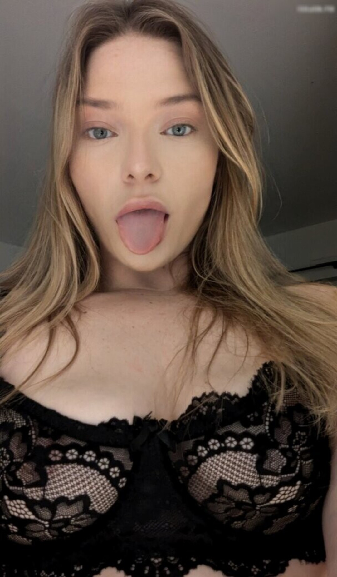Naakte gelekte OnlyFans-foto van Neeviliciouz #1040