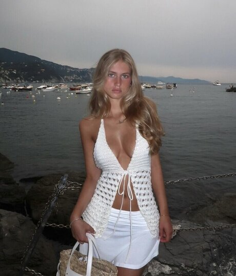 Naakte gelekte OnlyFans-foto van Zoe Kaeppele
