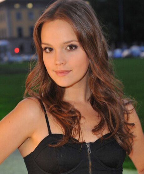 Emilia Schüle